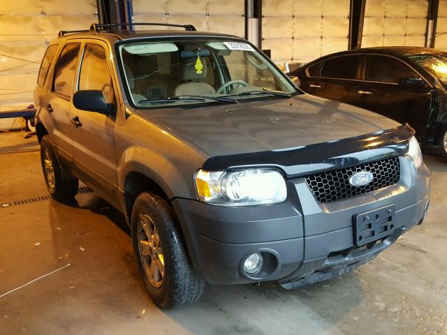 1FMYU03175KC80700 - 2005 FORD ESCAPE XLT GRAY photo 1