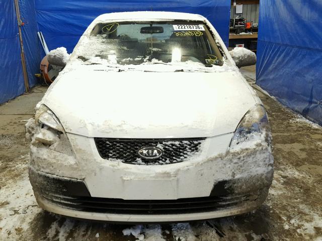 KNADE223196539143 - 2009 KIA RIO BASE WHITE photo 9