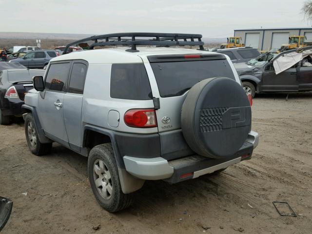 JTEBU11F08K010433 - 2008 TOYOTA FJ CRUISER SILVER photo 3