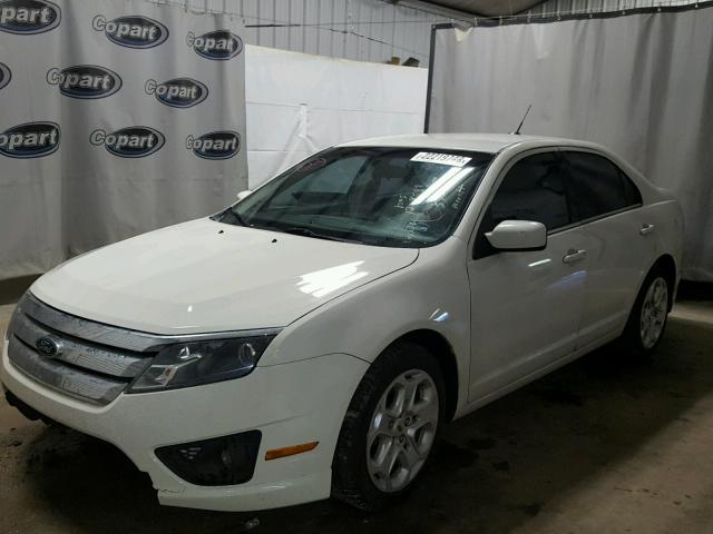 3FAHP0HAXBR300021 - 2011 FORD FUSION SE CREAM photo 2