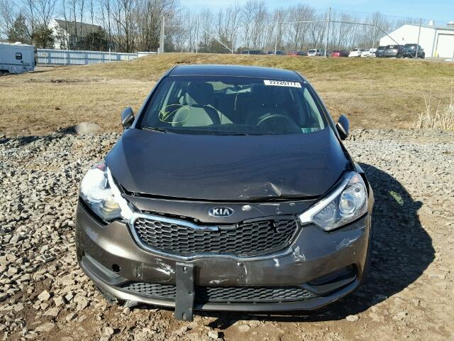 KNAFX4A61F5255572 - 2015 KIA FORTE LX BROWN photo 9