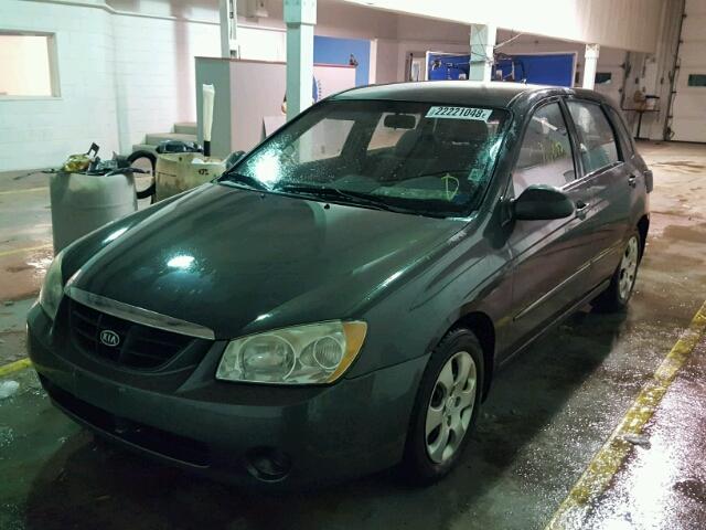 KNAFE161165330546 - 2006 KIA SPECTRA5 GRAY photo 2