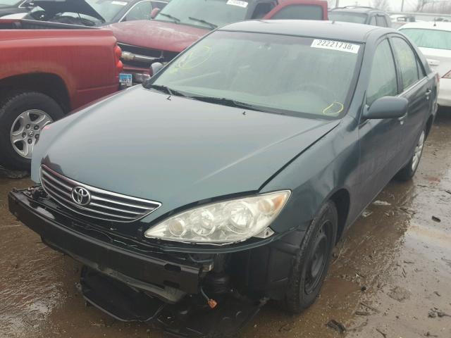 4T1BE32K95U080873 - 2005 TOYOTA CAMRY LE GREEN photo 2