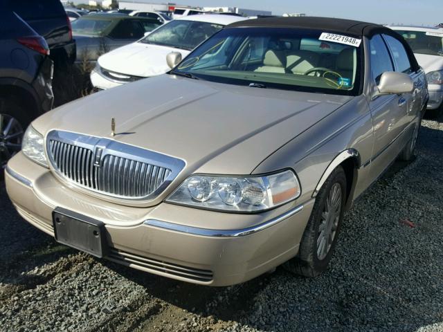 1LNHM81W04Y626997 - 2004 LINCOLN TOWN CAR E GOLD photo 2