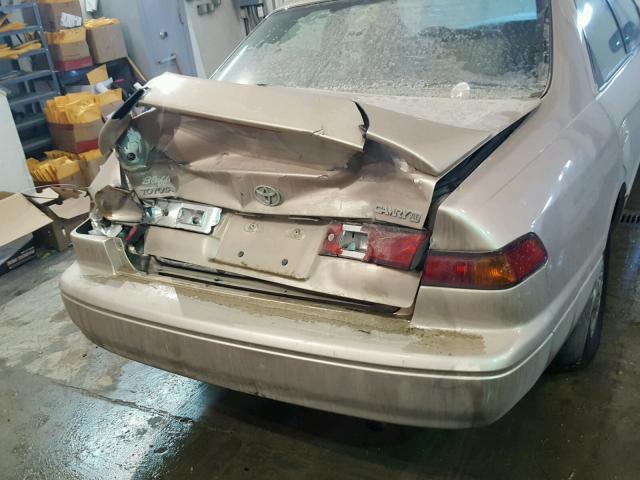 4T1BG28K4WU382715 - 1998 TOYOTA CAMRY CE TAN photo 9