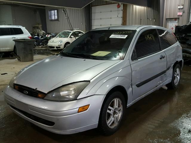 3FAFP31354R103751 - 2004 FORD FOCUS ZX3 SILVER photo 2