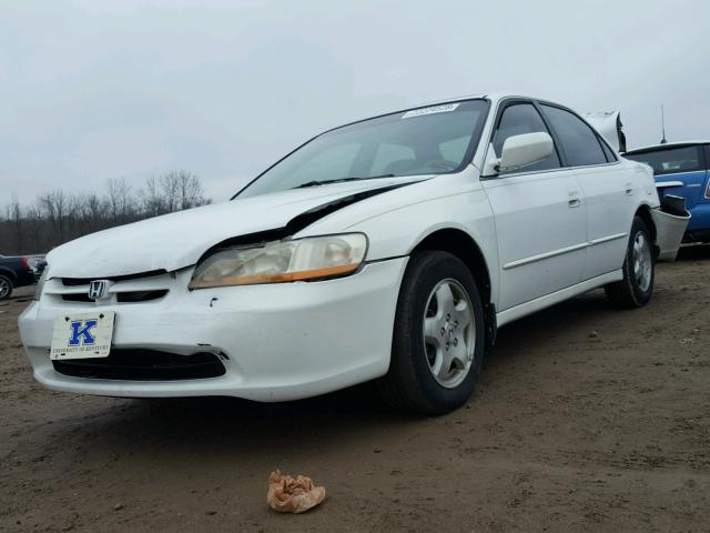 1HGCG1655YA021175 - 2000 HONDA ACCORD EX WHITE photo 2