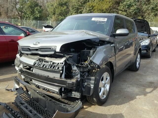 KNDJN2A26H7450661 - 2017 KIA SOUL GRAY photo 2