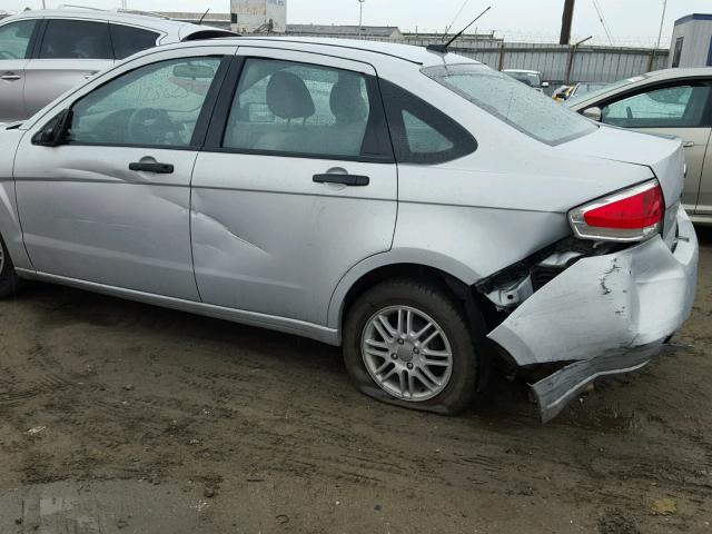 1FAHP35N08W180826 - 2008 FORD FOCUS SE SILVER photo 9