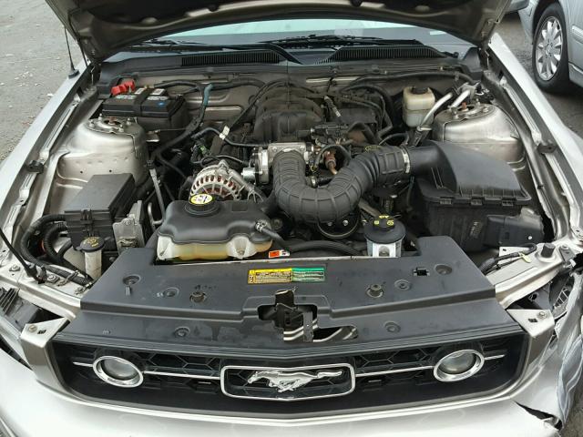 1ZVHT80N885185110 - 2008 FORD MUSTANG SILVER photo 7