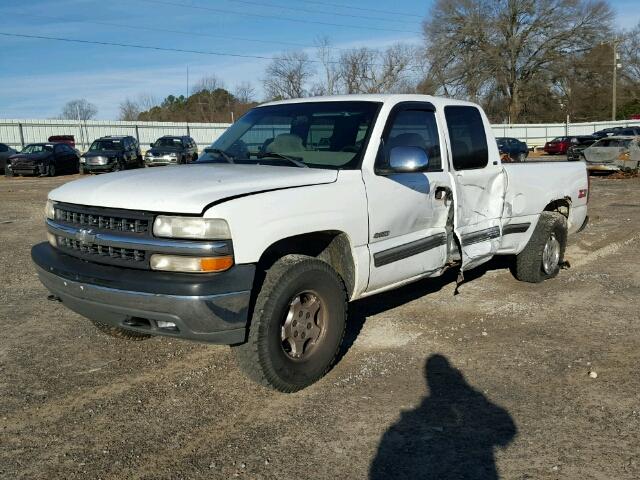 1GCEK19T3YE152677 - 2000 CHEVROLET SILVERADO WHITE photo 2