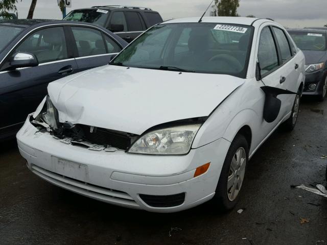 1FAFP34N17W341241 - 2007 FORD FOCUS ZX4 WHITE photo 2