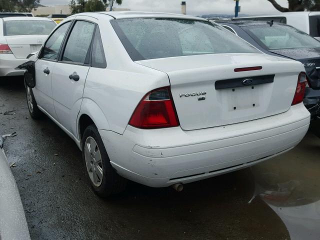 1FAFP34N17W341241 - 2007 FORD FOCUS ZX4 WHITE photo 3