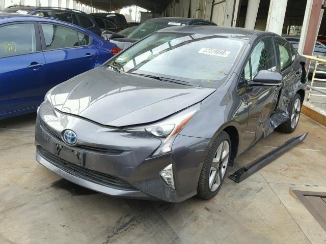 JTDKARFU5G3025098 - 2016 TOYOTA PRIUS GRAY photo 2