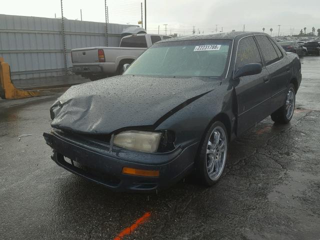 4T1BF12K1TU868030 - 1996 TOYOTA CAMRY LE GREEN photo 2