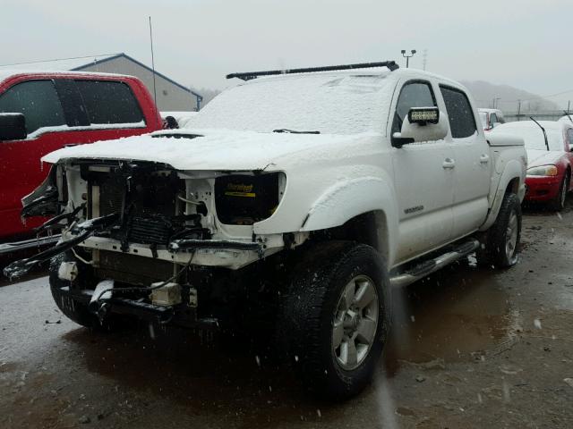 5TEJU62N56Z301330 - 2006 TOYOTA TACOMA DOU WHITE photo 2