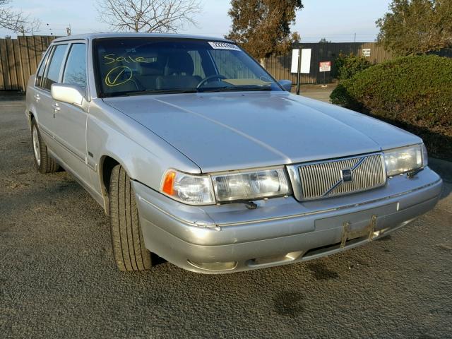 YV1KS9605W1128326 - 1998 VOLVO S90 SILVER photo 1