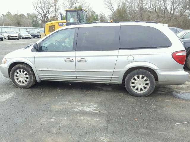 2C8GP54LX2R648772 - 2002 CHRYSLER TOWN & COU SILVER photo 9