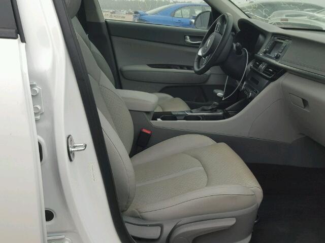 5XXGU4L31GG007869 - 2016 KIA OPTIMA EX WHITE photo 5