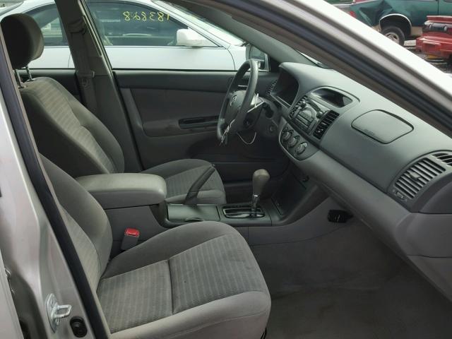 4T1BE32KX5U952087 - 2005 TOYOTA CAMRY LE GRAY photo 5