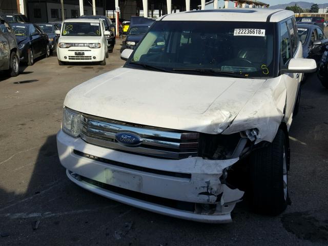 2FMGK5CC8ABA53827 - 2010 FORD FLEX SEL WHITE photo 2