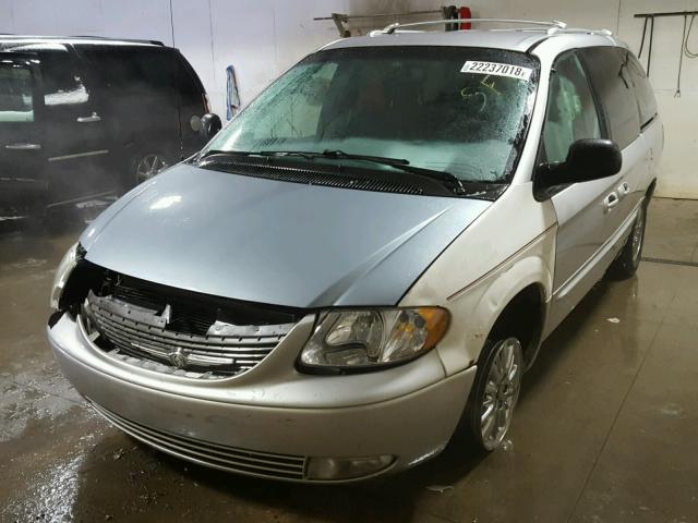 2C8GP64LX2R610979 - 2002 CHRYSLER TOWN & COU SILVER photo 2