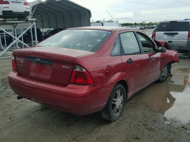 1FAFP34N75W166765 - 2005 FORD FOCUS ZX4 RED photo 4