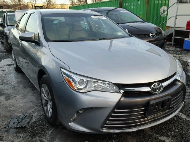 4T4BF1FK7FR462144 - 2015 TOYOTA CAMRY LE SILVER photo 1