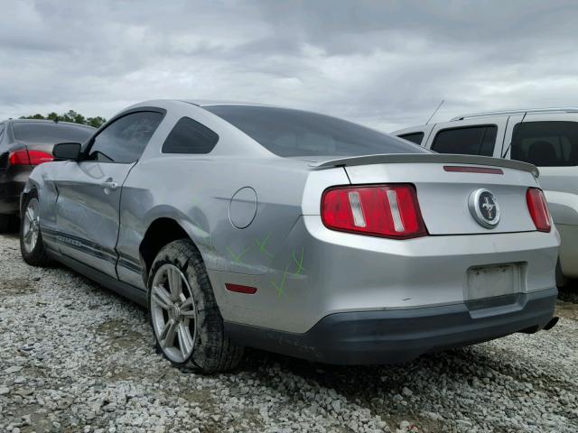 1ZVBP8ANXA5161907 - 2010 FORD MUSTANG SILVER photo 3