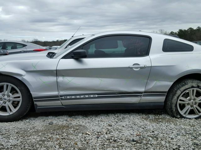 1ZVBP8ANXA5161907 - 2010 FORD MUSTANG SILVER photo 9