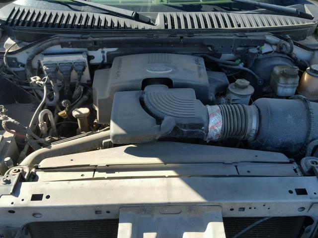 1FMFU18L04LB62388 - 2004 FORD EXPEDITION WHITE photo 7