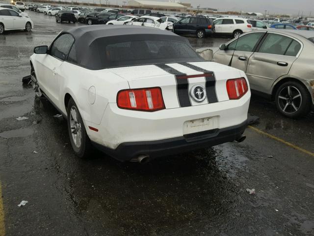 1ZVBP8EM5C5241202 - 2012 FORD MUSTANG WHITE photo 3