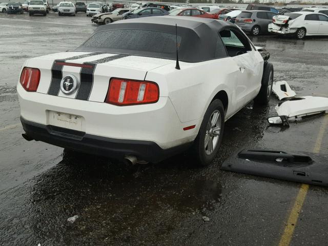 1ZVBP8EM5C5241202 - 2012 FORD MUSTANG WHITE photo 4