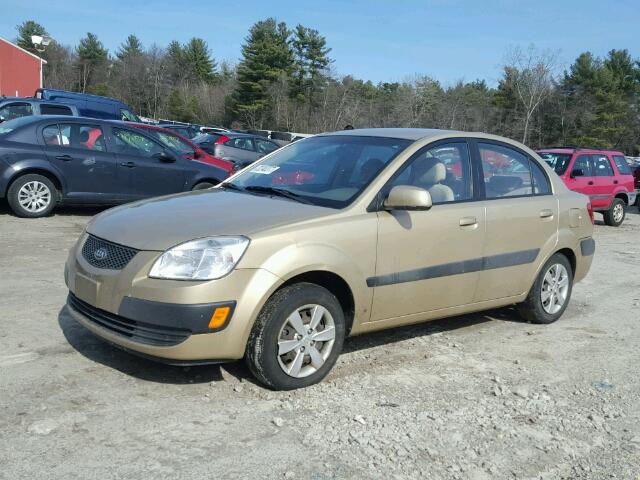 KNADE223996539312 - 2009 KIA RIO BASE GOLD photo 2