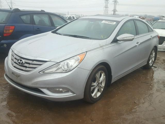 5NPEC4AC9BH158890 - 2011 HYUNDAI SONATA SE GRAY photo 2