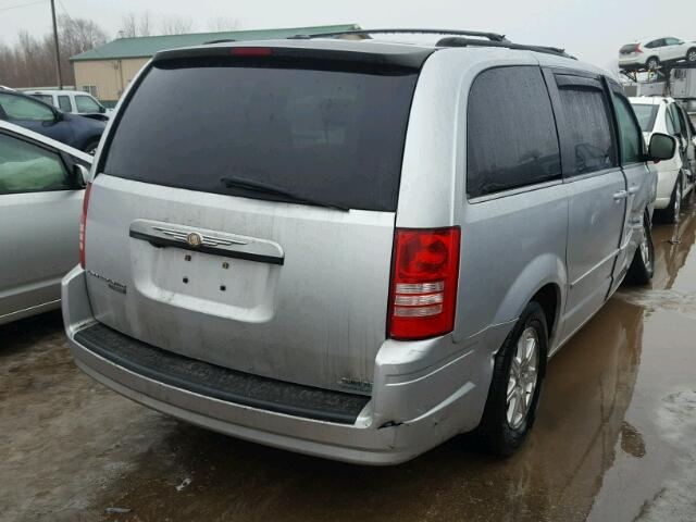 2A8HR54P68R701438 - 2008 CHRYSLER TOWN & COU SILVER photo 4