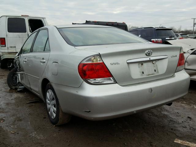 JTDBE32K853026622 - 2005 TOYOTA CAMRY LE SILVER photo 3