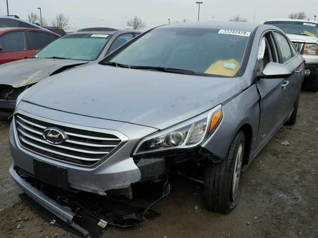 5NPE24AF4HH576862 - 2017 HYUNDAI SONATA SE SILVER photo 2