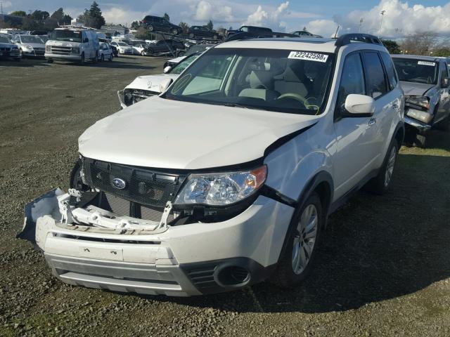 JF2SHADC5CH452691 - 2012 SUBARU FORESTER 2 WHITE photo 2