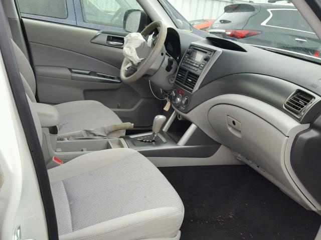 JF2SHADC5CH452691 - 2012 SUBARU FORESTER 2 WHITE photo 5