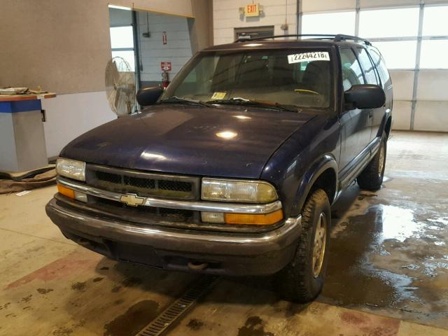 1GNDT13W6Y2333888 - 2000 CHEVROLET BLAZER BLUE photo 2