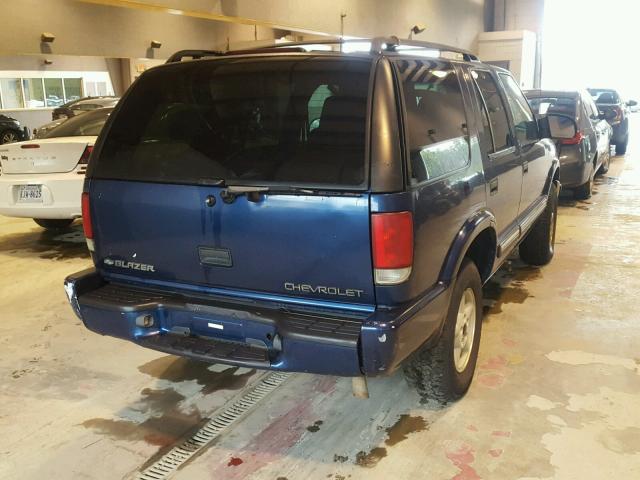 1GNDT13W6Y2333888 - 2000 CHEVROLET BLAZER BLUE photo 4