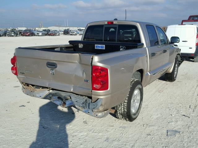 1D7HE58N35S206612 - 2005 DODGE DAKOTA QUA SILVER photo 4