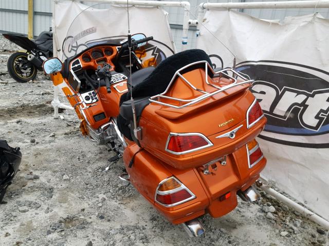 1HFSC47062A100846 - 2002 HONDA GL1800 ORANGE photo 3