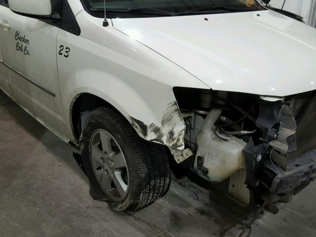 2D4RN5D13AR341766 - 2010 DODGE GRAND CARA WHITE photo 9