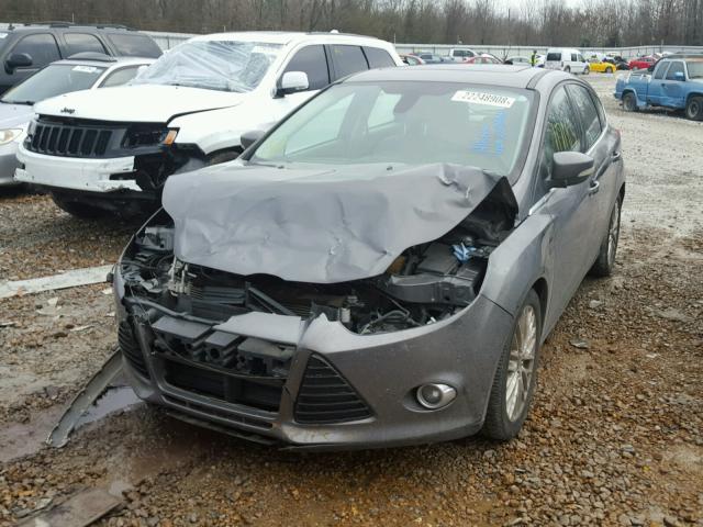 1FAHP3M2XCL324979 - 2012 FORD FOCUS SEL GRAY photo 2