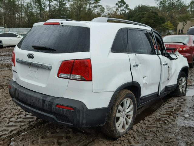 5XYKT4A20BG051227 - 2011 KIA SORENTO BA WHITE photo 4