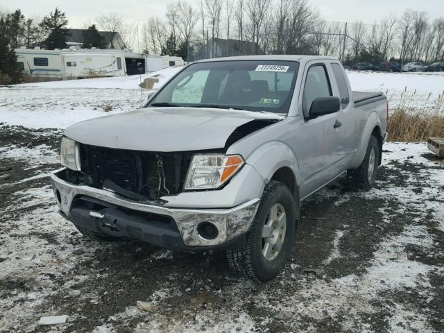 1N6AD06W08C442921 - 2008 NISSAN FRONTIER K SILVER photo 2