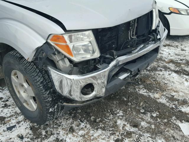 1N6AD06W08C442921 - 2008 NISSAN FRONTIER K SILVER photo 9