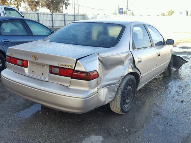 4T1BG22K3WU858249 - 1998 TOYOTA CAMRY CE GOLD photo 4